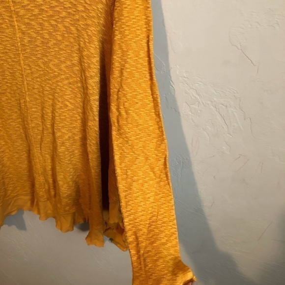 Left of Center Butter Yellow Asymmetrical Long Sleeve Top - Picture 7 of 10